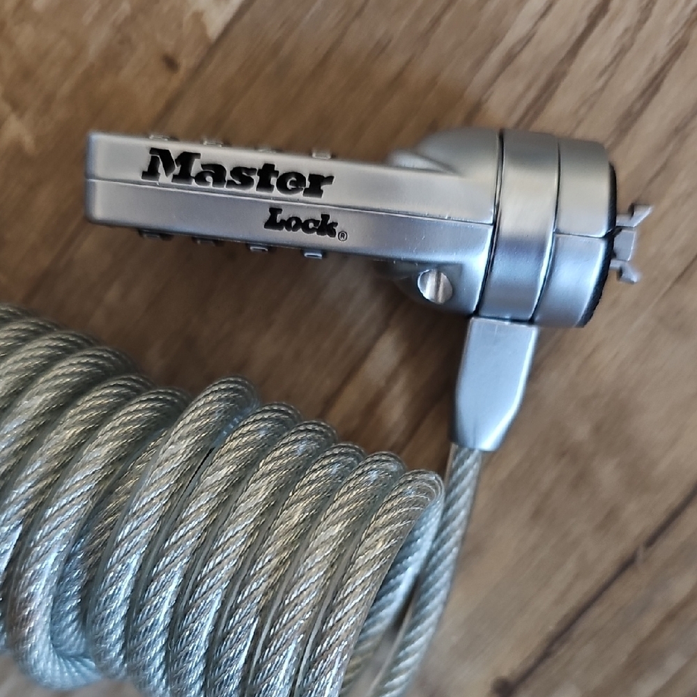 Master Lock Silver Laptop Cable Lock - Picture 2 of 3